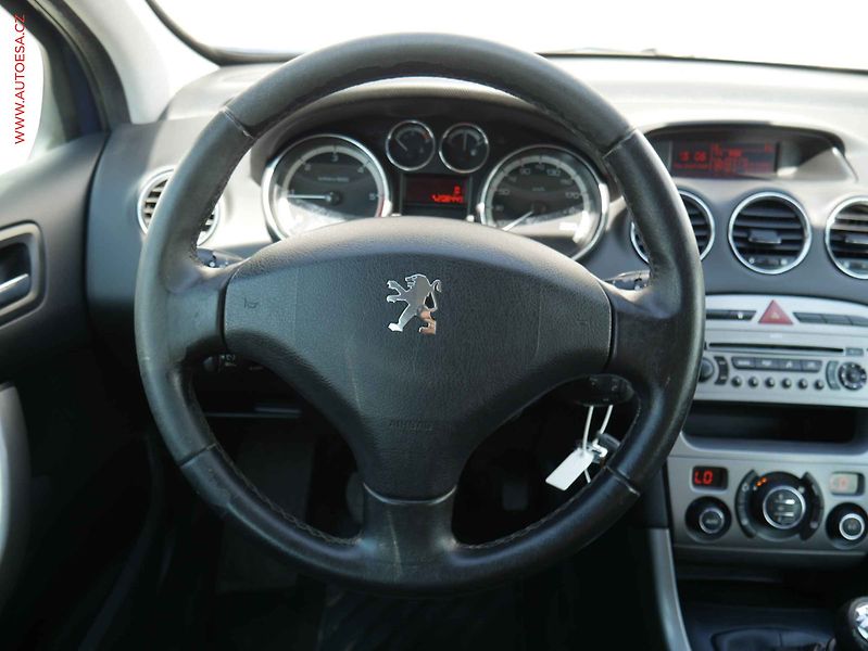 Peugeot 308 (2008) 1.6HDi, AC, tažné - fotka 13 z 16