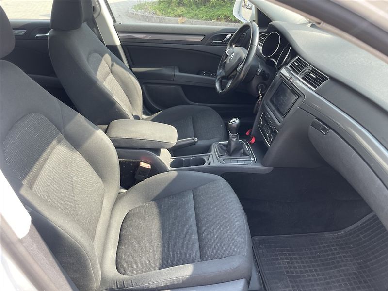 Škoda Superb 2,0 TDi 103kw Elegance Facelif - fotka 13 z 30