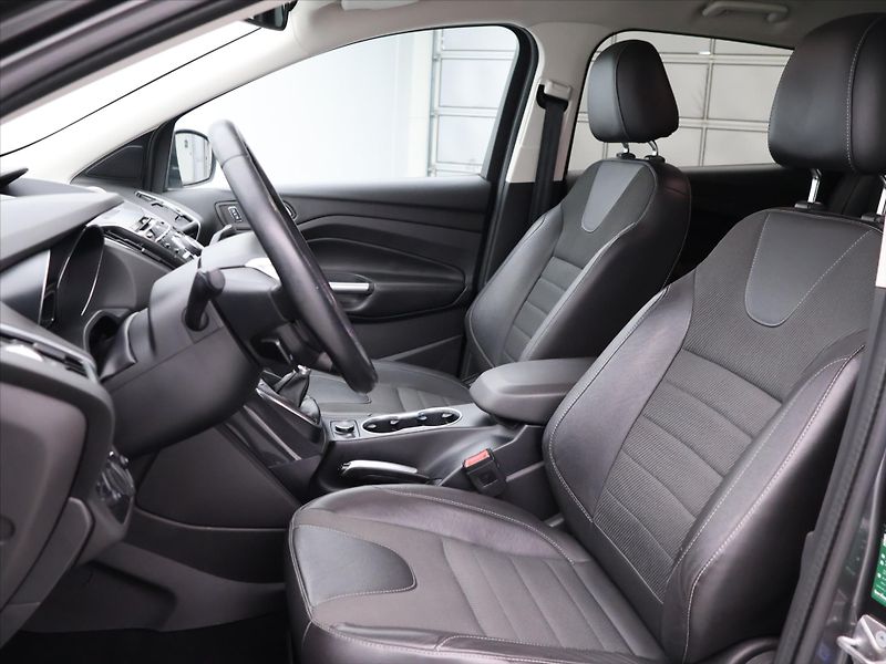 Ford Kuga 1,5 EcoBoost Titanium - fotka 12 z 39