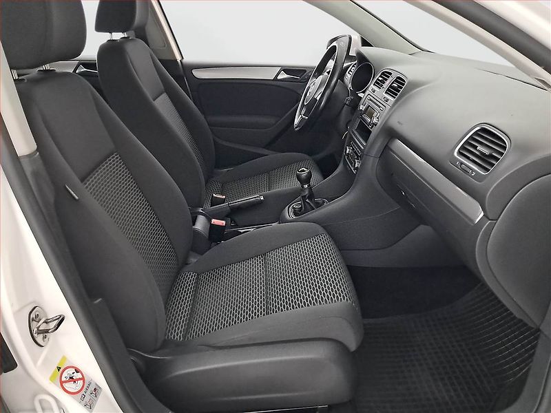 Volkswagen Golf (2010) 1.4 16V - fotka 9 z 15