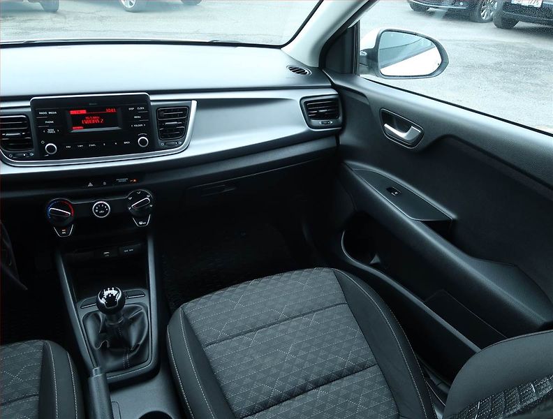 Kia Rio (2022) 1.2 DPI, Serv.kniha - fotka 8 z 17