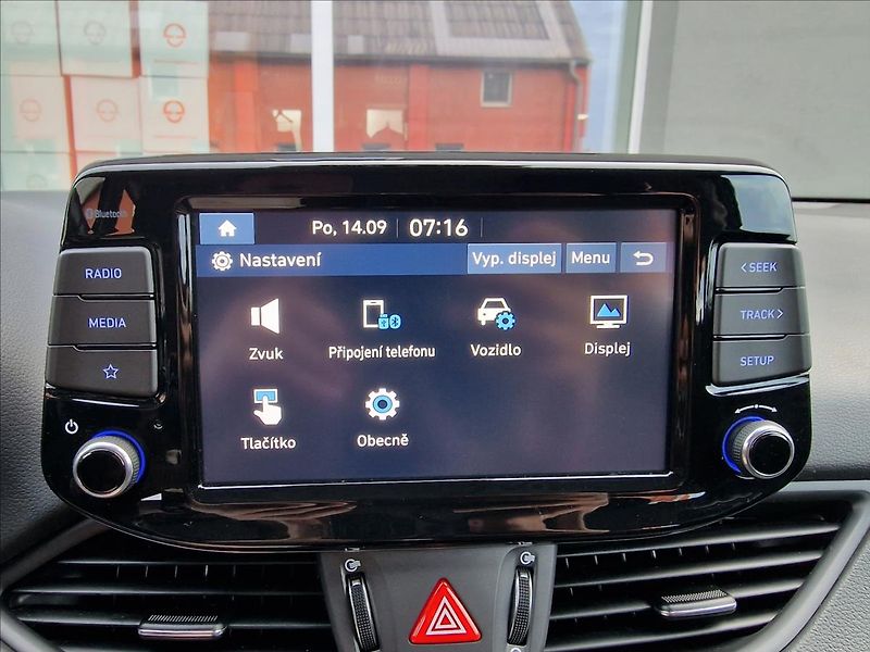 Hyundai i30 1.6 CRDi Comfort,ČR,1.Majitel - fotka 28 z 49