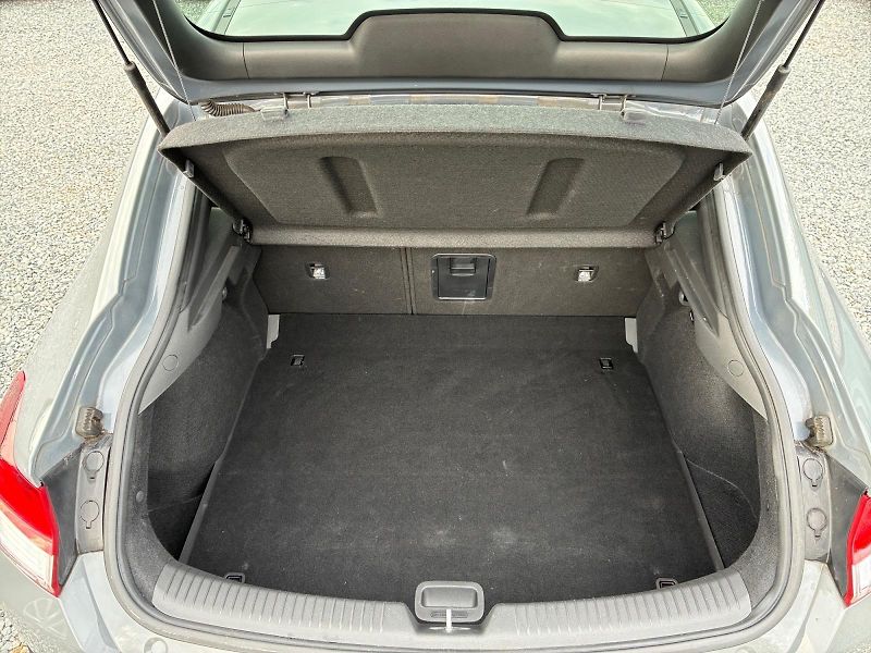 Hyundai i30 (2023) N LINE 1.5T-GDI 118kW CZ DPH - fotka 6 z 11