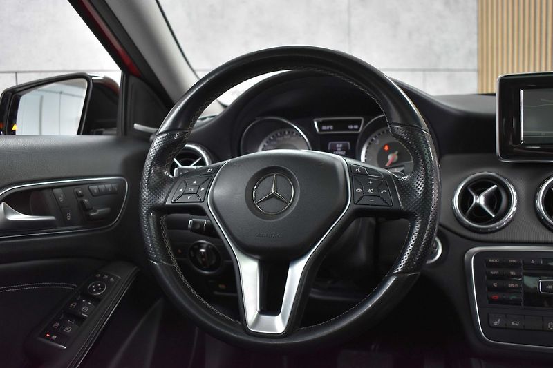 Mercedes-Benz GLA 220d 4MATIC*HARMAN*KAMERA*ČR 1 - fotka 18 z 41