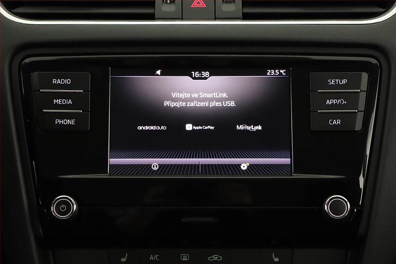 Škoda Octavia (2017) 1.6 TDI, Tempomat - fotka 14 z 18