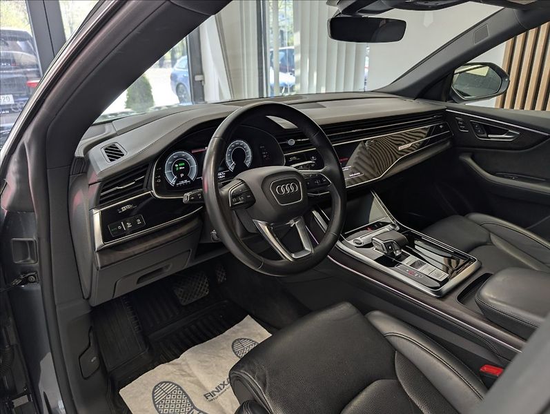 Audi Q8 E55 TFSI Quattro S-line - fotka 16 z 38