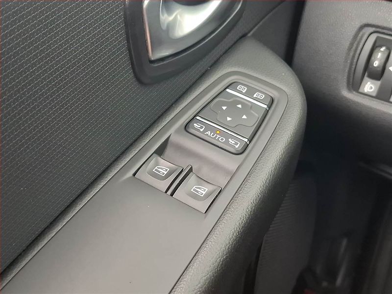 Renault Clio (2018) 1.2 16V, Navi, Tempomat - fotka 16 z 17