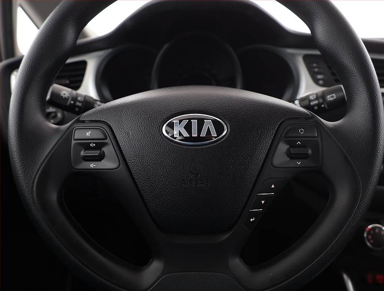Kia Ceed (2016) 1.6 GDI - fotka 8 z 14