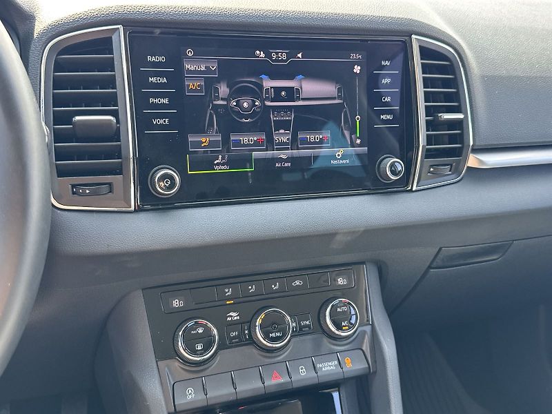 Škoda Karoq (2022) 1.0 TSI Ambition - fotka 22 z 32