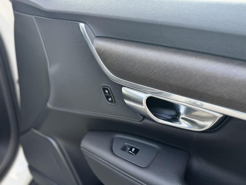 Volvo V90 CC D4 AWD/TZ/pneu REZERVACE - fotka 14 z 50