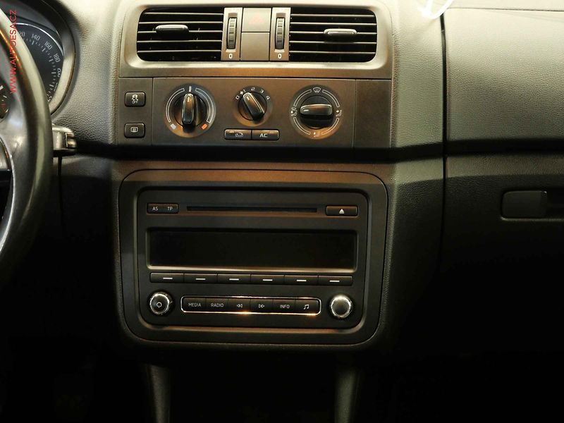 Škoda Roomster (2014) 1.2 TSI, AC, výhřev sed. - fotka 13 z 17