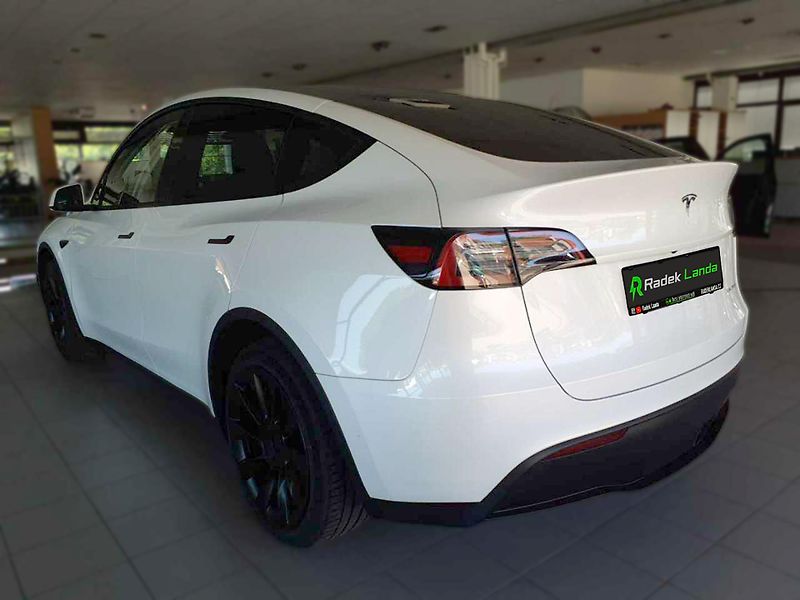 Tesla Model Y (2023) Long Range AWD | Berlín, tažné - fotka 2 z 9