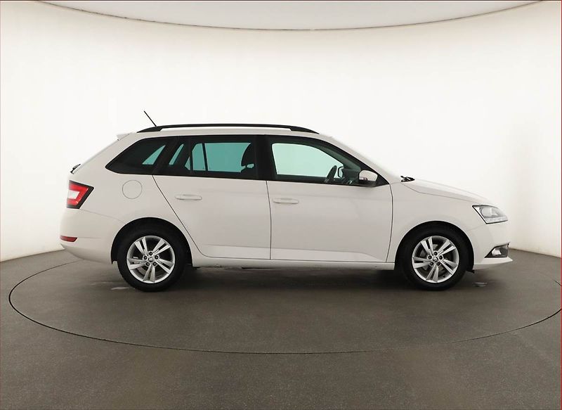 Škoda Fabia (2022) Style 1.0 TSI, Tempomat - fotka 6 z 14
