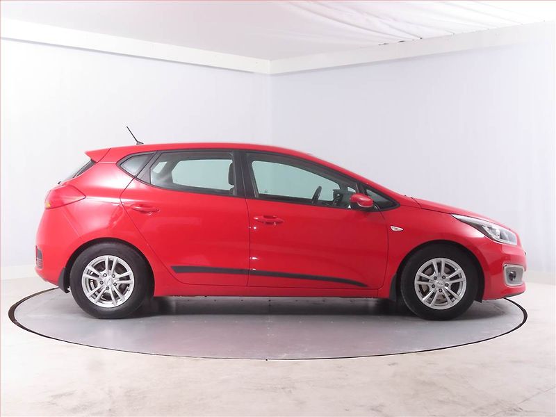 Kia Ceed (2015) 1.4 CVVT, ČR,1.maj, Serv.kniha - fotka 6 z 16