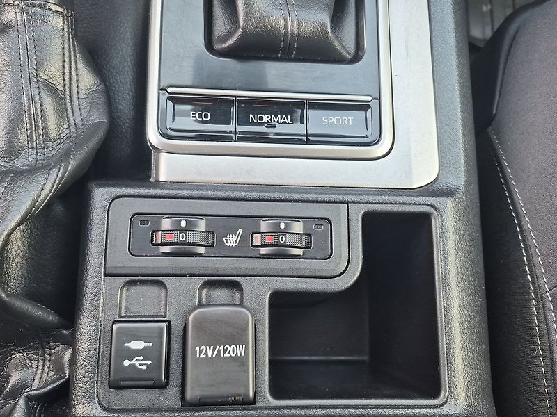 Toyota Land Cruiser LC 150 2,8 D-4D 4x4 6AT Comfor - fotka 23 z 29