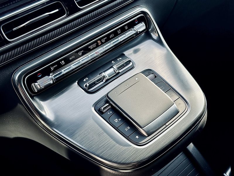 Mercedes-Benz Třídy V (2025) 300d EXCLUSIVE 4M XL AIRMATIC - fotka 26 z 34