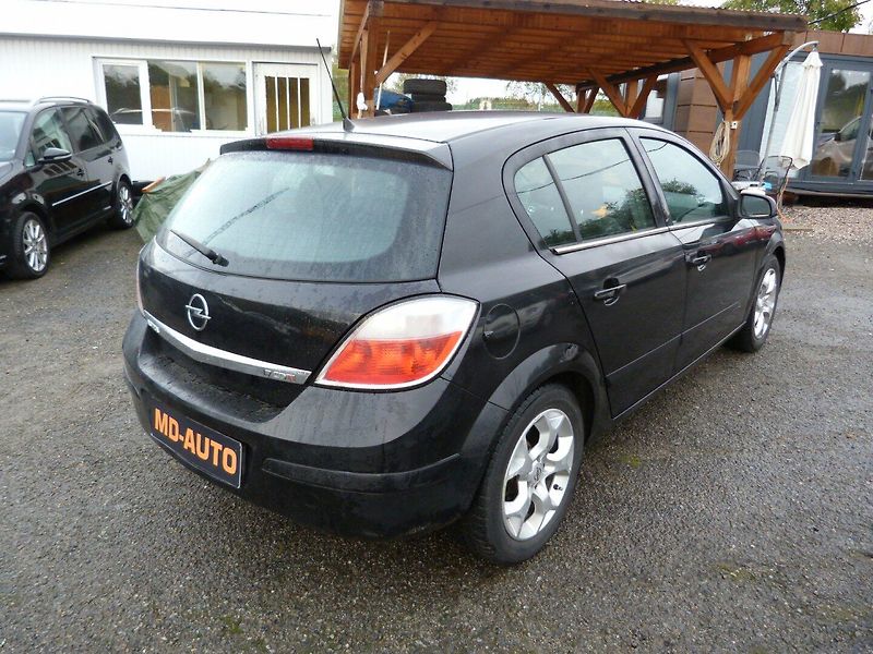 Opel Astra 1,7 CDTI - fotka 5 z 15