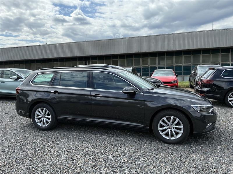 Volkswagen Passat 2,0 TAŽNÉ,IQ LIGHT,KAMERA - fotka 8 z 32