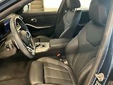 BMW Řada 3 330i xDrive Touring - náhled 9