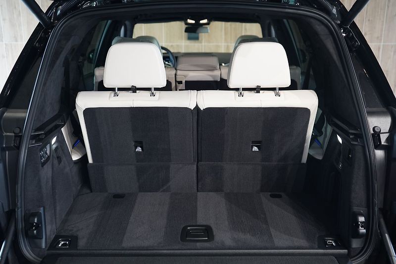 BMW X7 M60i xDrive, Masáž, Skylounge - fotka 16 z 50