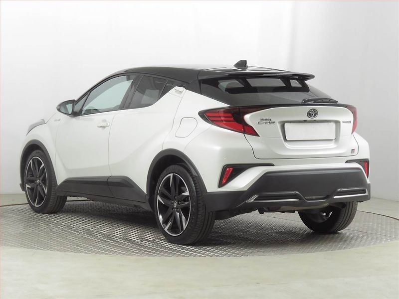 Toyota C-HR (2021) GR Sport 1.8 Hybrid - fotka 4 z 22