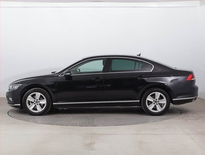 Volkswagen Passat (2021) Elegance 2.0 TDI - fotka 3 z 22