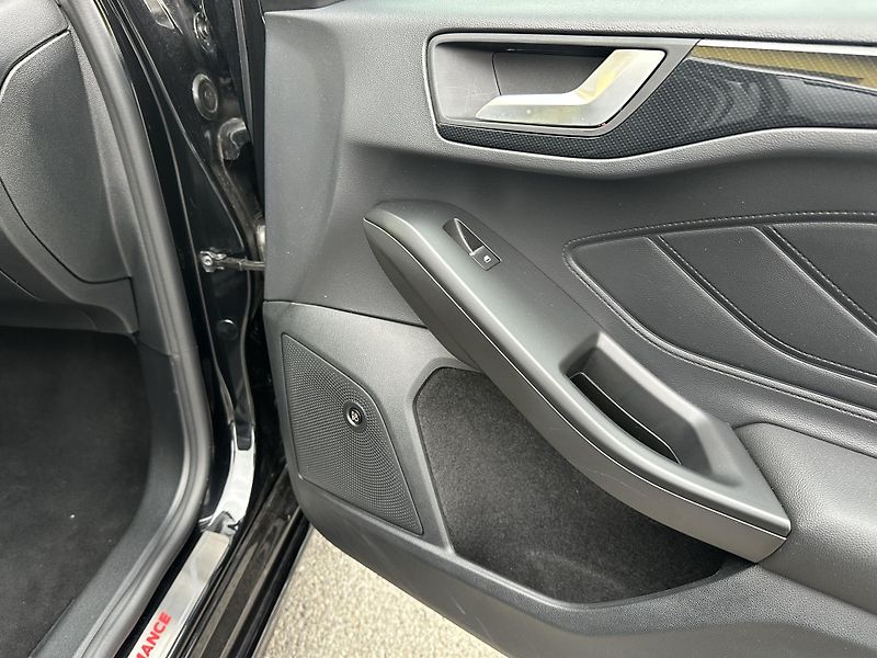 Ford Focus (2021) ST*Automat*206kW*1.Maj.B&O - fotka 23 z 42