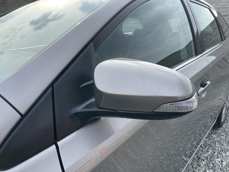 Toyota Auris 1.8i 16v HYBRID AUT NAVI CAM!! - fotka 16 z 166