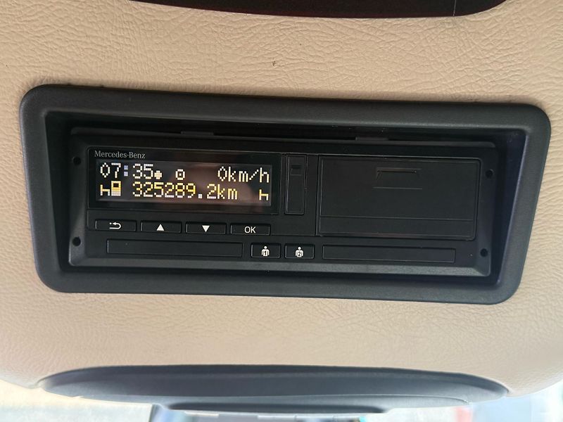Mercedes-Benz (2019) 519CDI XXL / 3.0 V6 / 24+1   - fotka 14 z 16