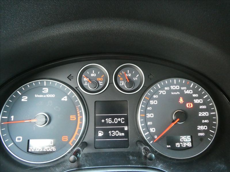 Audi A3 1,6 TDi 77kW serviska,digi.kli - fotka 35 z 47