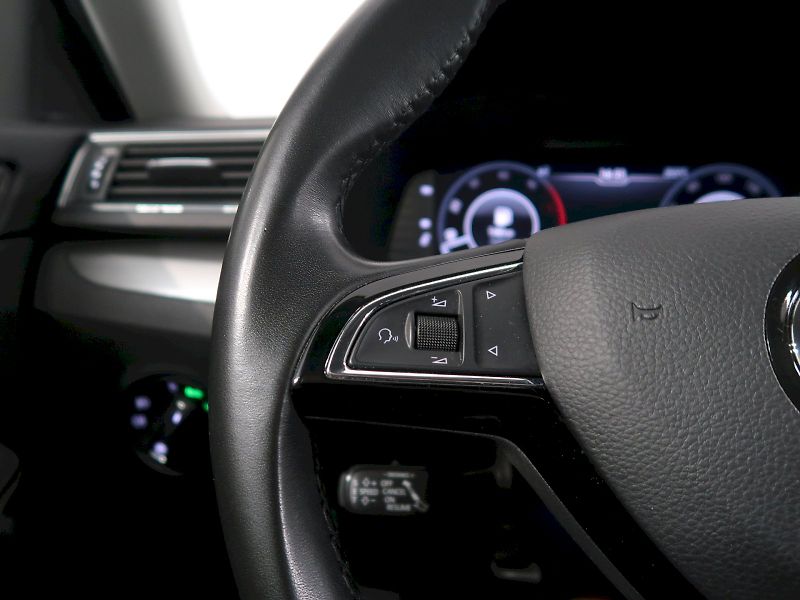 Škoda Superb (2019) STYLE 2.0TDI 140KW DSG 4x4 MAT - fotka 18 z 34
