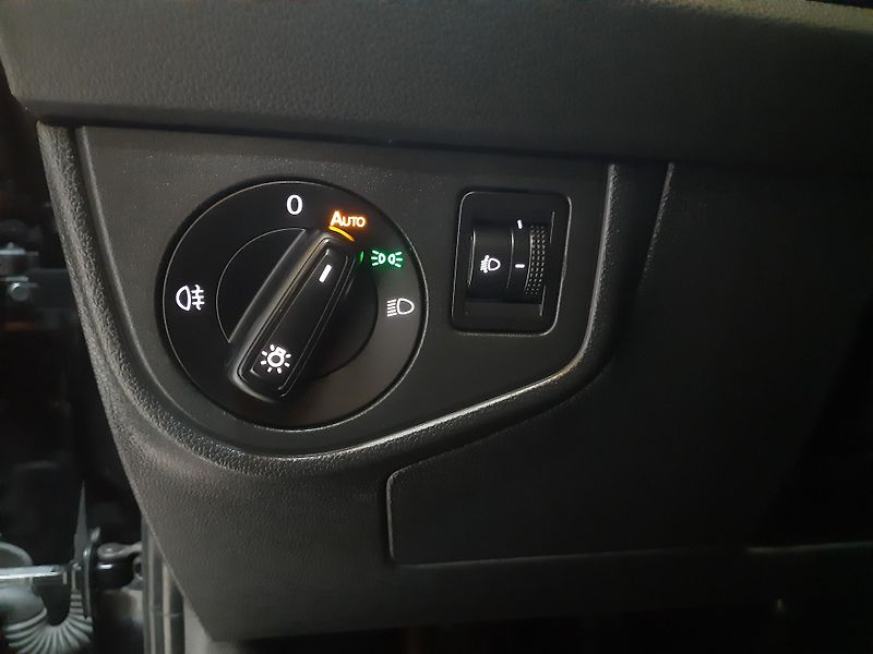 Volkswagen Polo 1.0 TSI KLIMA vyhř.sedáky - fotka 16 z 25