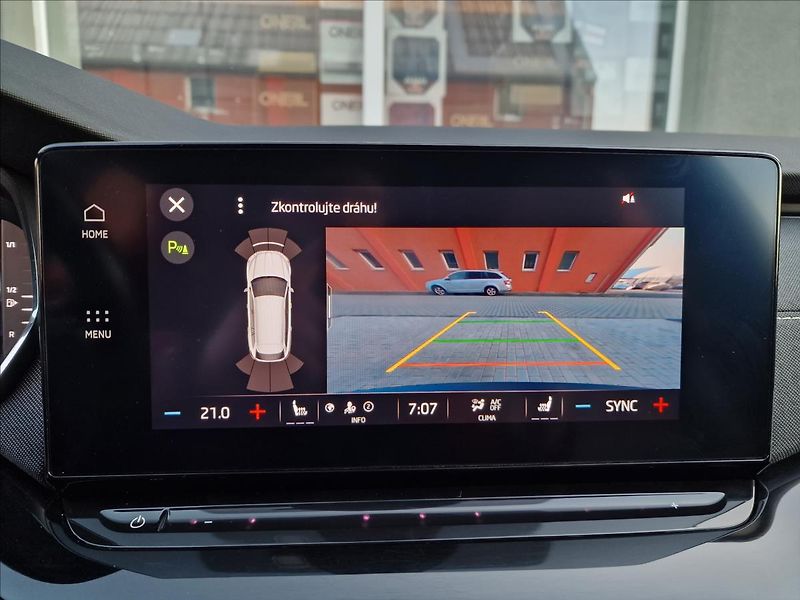 Škoda Octavia 2.0TDI 110kW DSG Style, 1.Maj. - fotka 26 z 50