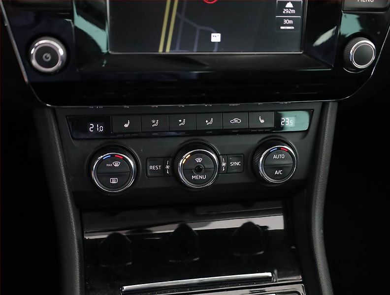 Škoda Superb (2016) Style 2.0 TDI, 4X4, Automat - fotka 12 z 17