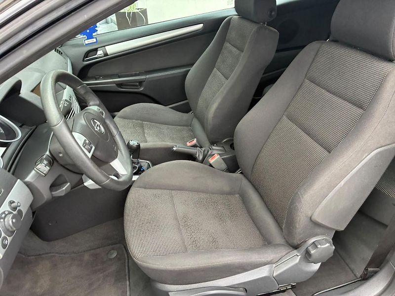 Opel Astra (2008) 1.9 CDTi, 110KW, GTC - fotka 29 z 29