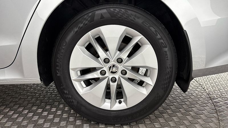 Škoda Octavia 2.0 TDI DSG Ambition - fotka 19 z 26