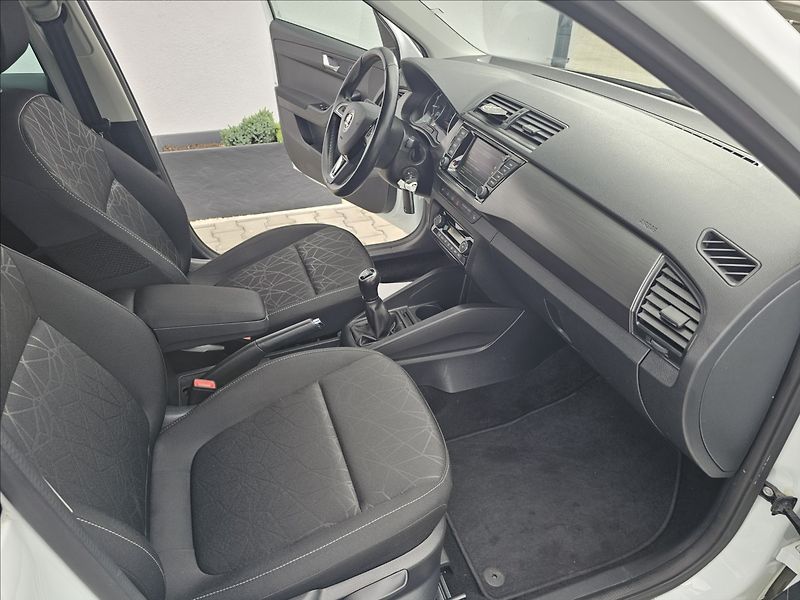 Škoda Fabia III 1,0TSi 81KW Drive - fotka 33 z 44