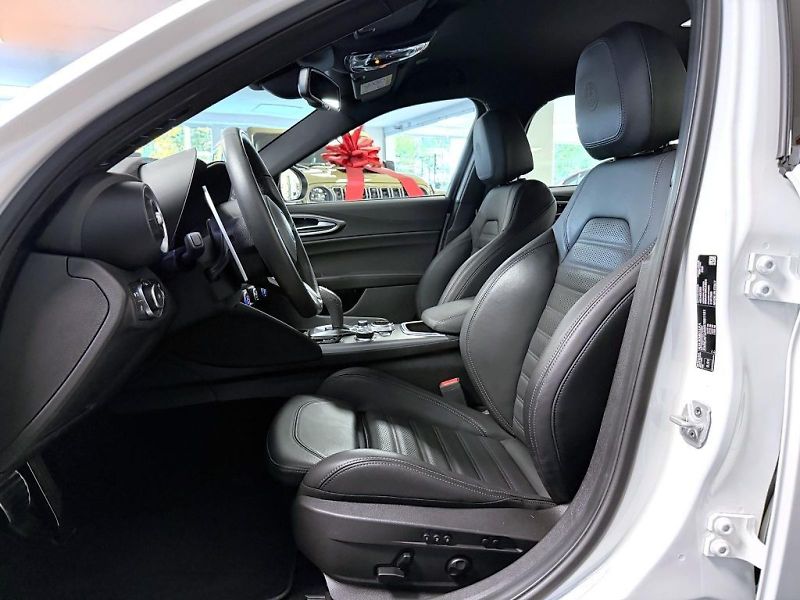 Alfa Romeo Giulia (2025) 2.2 JTDm 210k AT8 ZF Q4 4x4 Sp - fotka 7 z 19