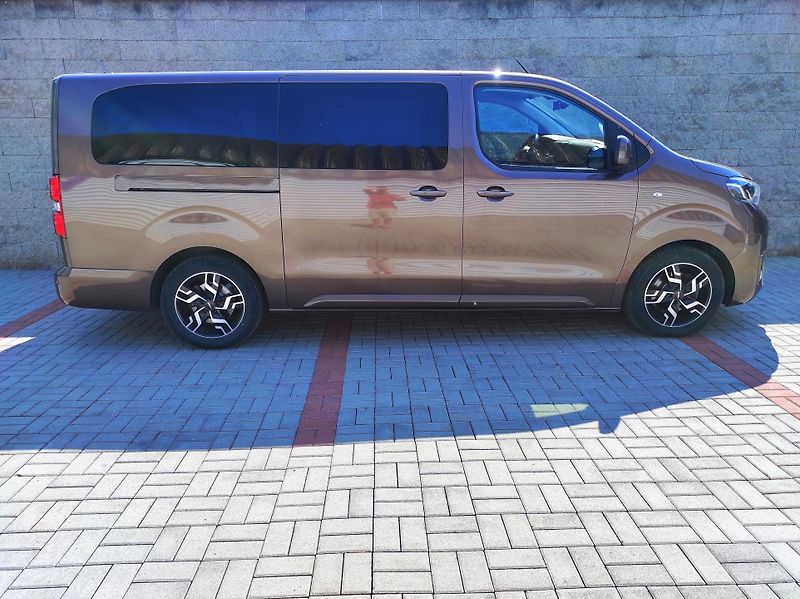 Toyota ProAce Verso 2,0D-4D130kW,L2, Shuttle,ČR - fotka 2 z 44