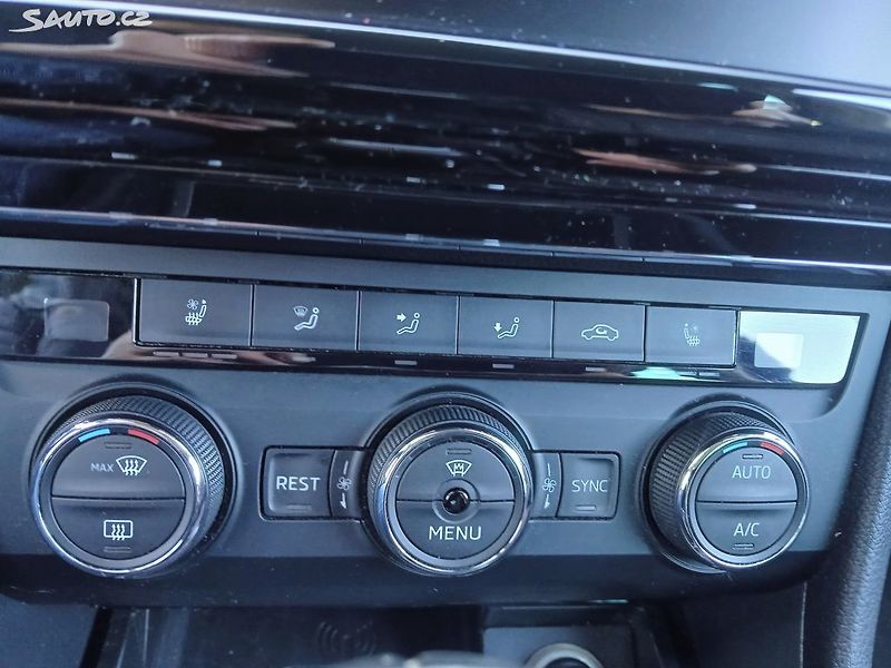 Škoda Superb 2.0 TDI 110kW - fotka 22 z 35
