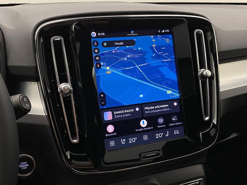 Volvo XC40 (2026) B3 AUT DARK PLUS - fotka 38 z 60