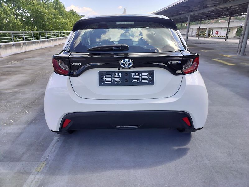 Toyota Yaris 1.5 Hybrid - fotka 6 z 27