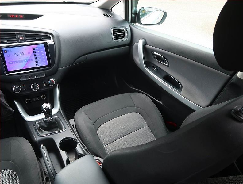 Kia Ceed (2015) 1.4 CVVT, Serv.kniha, Tempomat - fotka 8 z 17