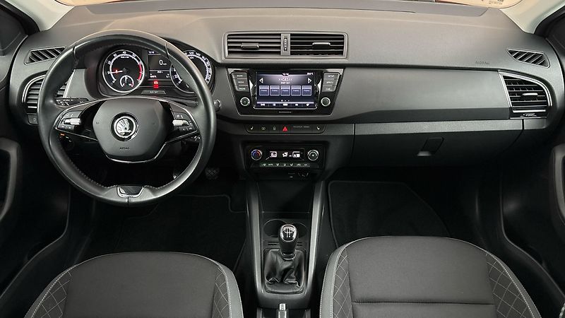 Škoda Fabia 1.0 TSI Ambition Combi - fotka 8 z 24