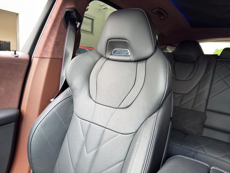 BMW XM 50e - fotka 12 z 20