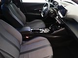 Peugeot 2008 (2022) Allure 1.2 PureTech, Automat - náhled 9