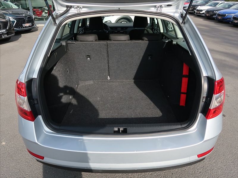 Škoda Octavia 1,6 TDi,85kW,NovéČR,klima - fotka 20 z 21