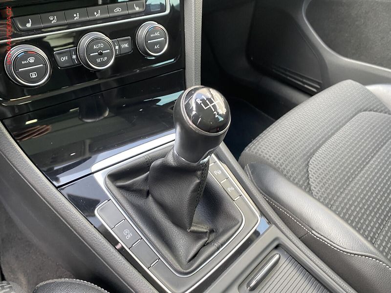 Volkswagen Golf (2013) 1.4 TSi, Highline, bixen - fotka 16 z 18