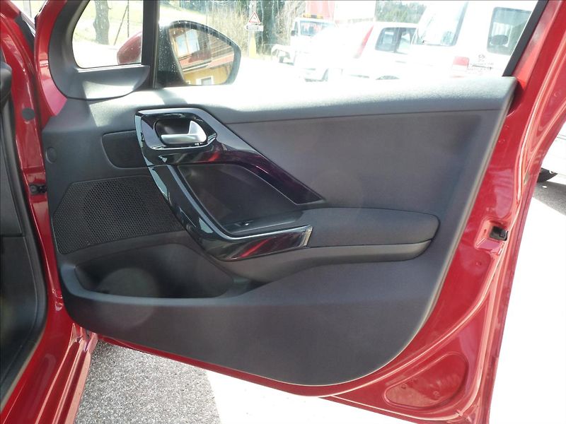 Peugeot 208 1,4 VTi Access 95k MAN5  Lucif - fotka 24 z 44