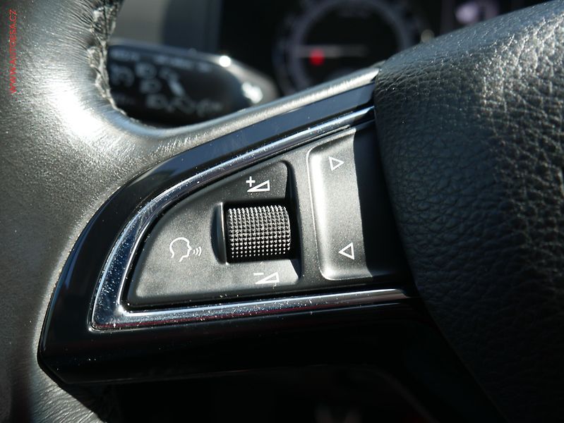 Škoda Karoq (2018) 1.6 TDI, ČR, Ambition, TZ - fotka 15 z 19